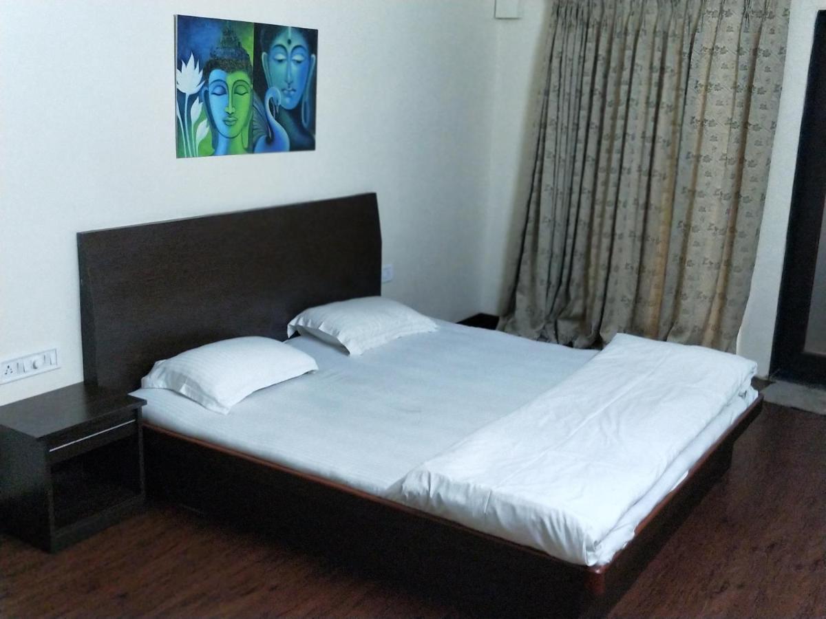 Apple Tree Apartments Koregaon Park Пуна Экстерьер фото